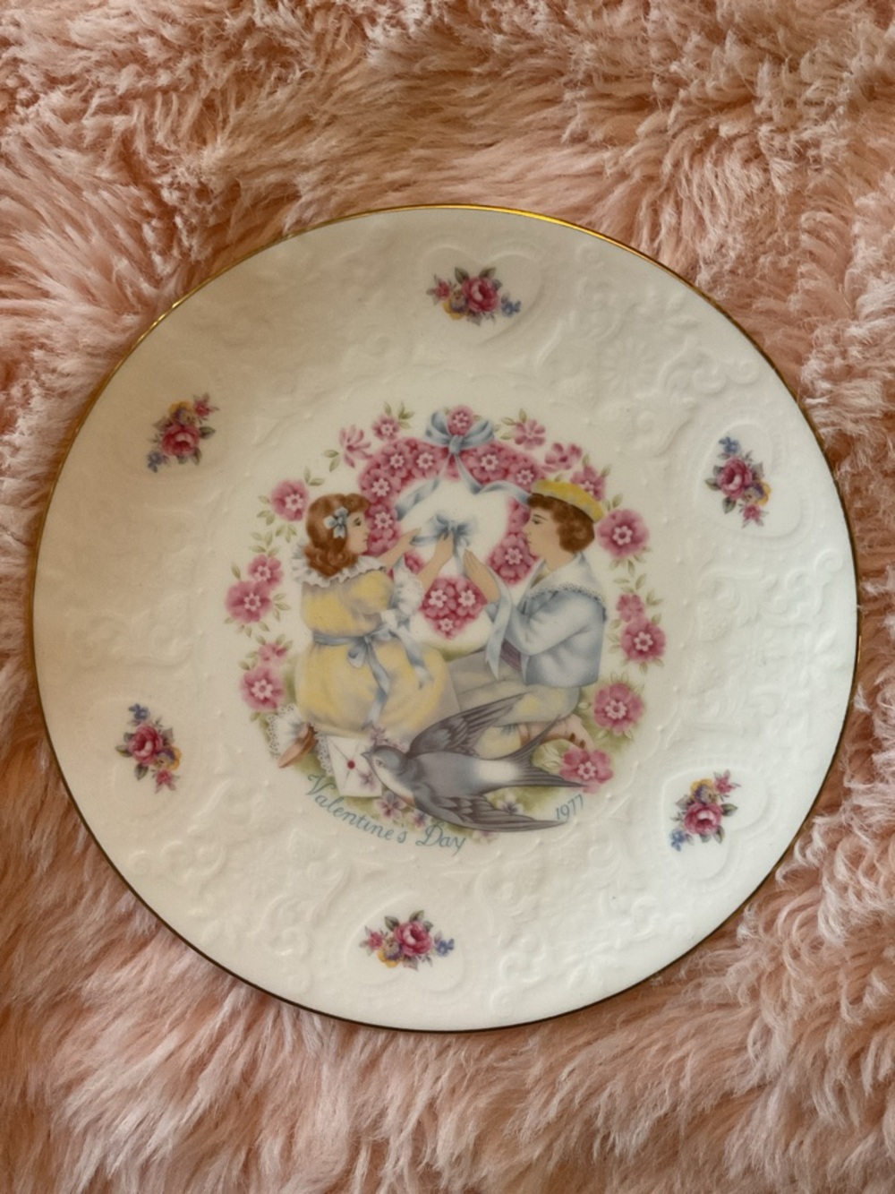 Royal Doulton Valentines Day 1977 Collector Plate in Original Box